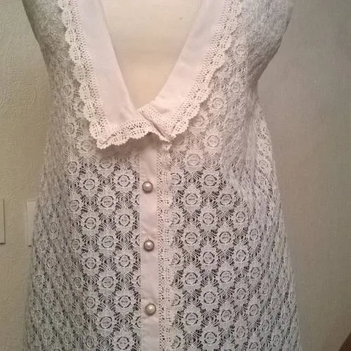 Blouse longue en dentelle de couleur écru
