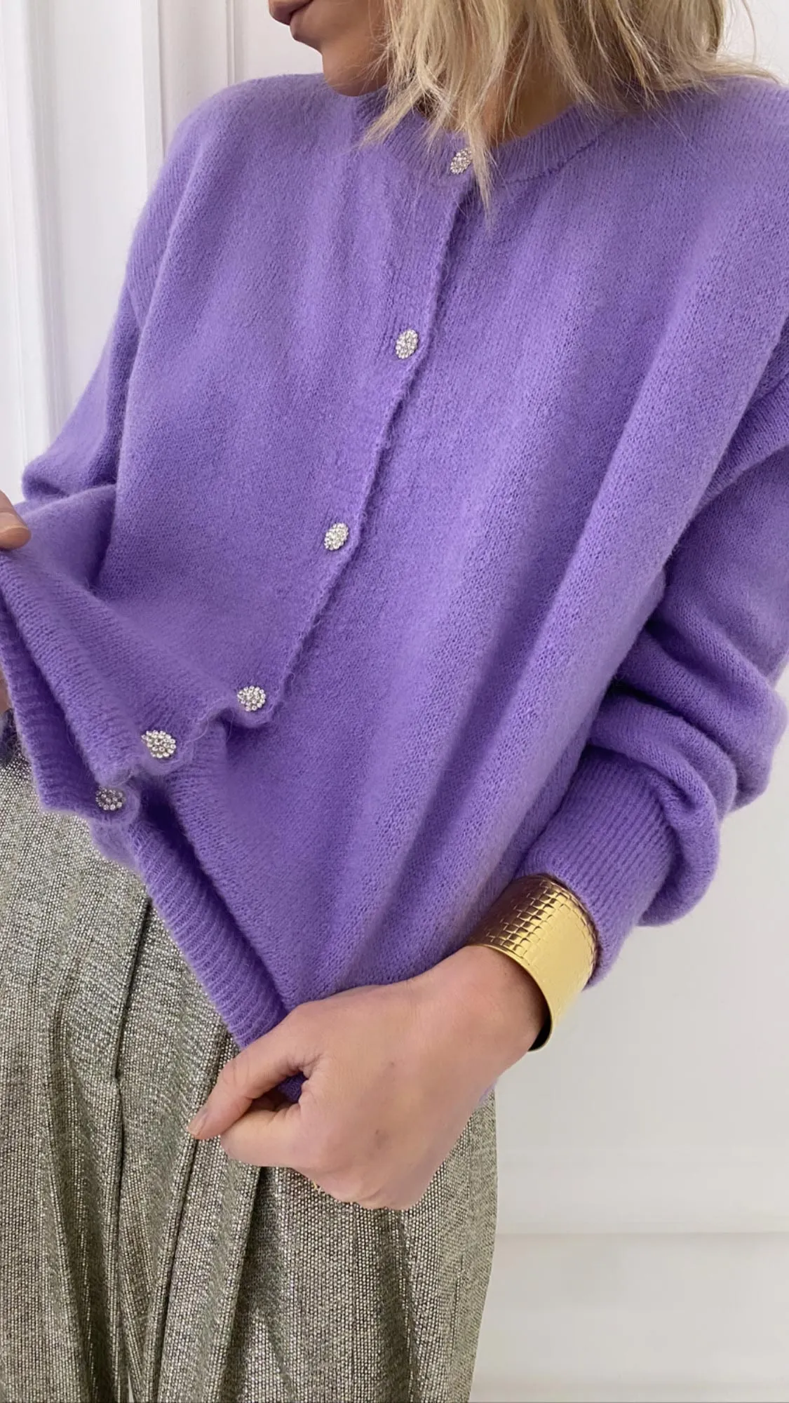 Cardigan violet boutons bijoux
