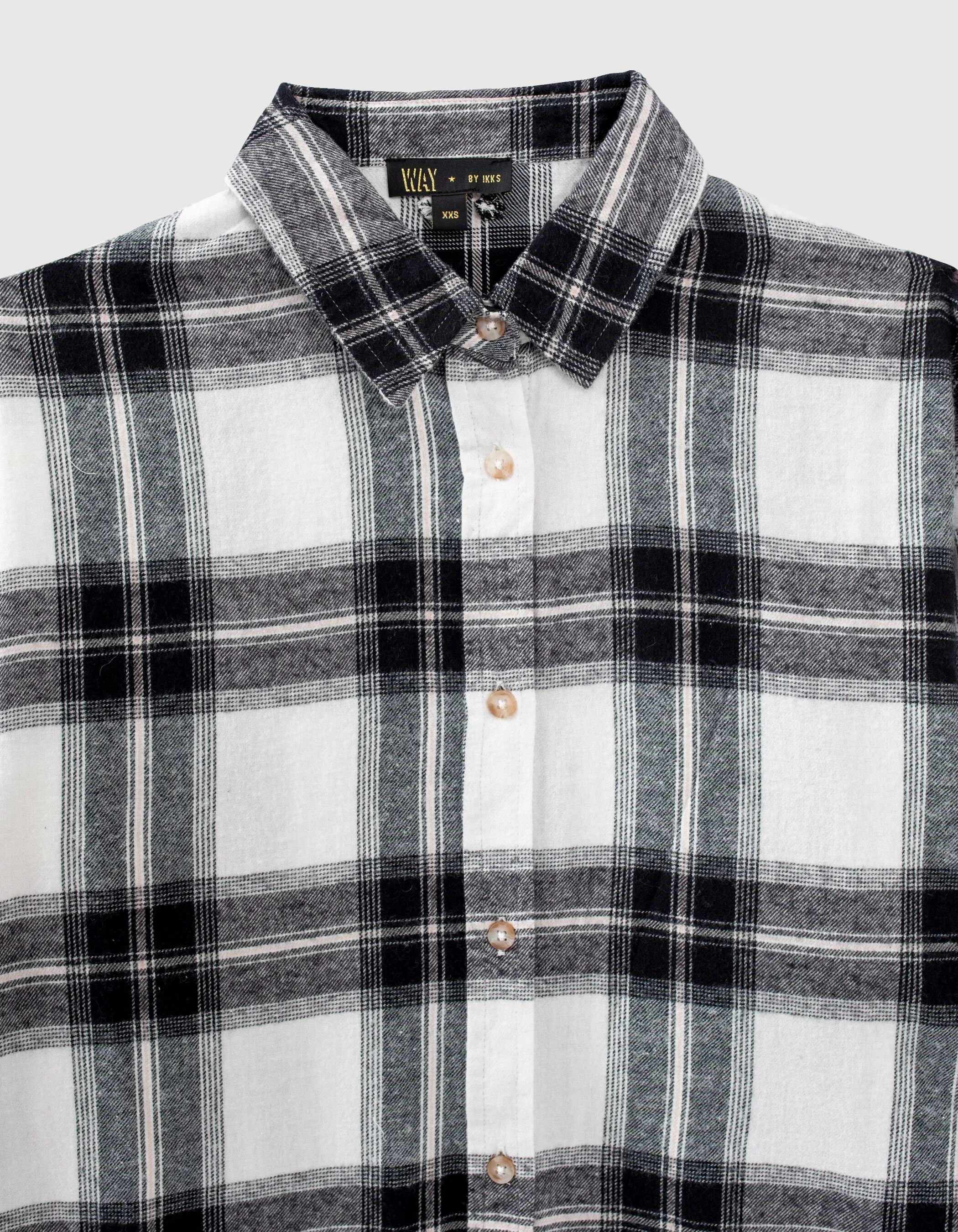 Chemise blanc cassé motif carreaux noirs fille 