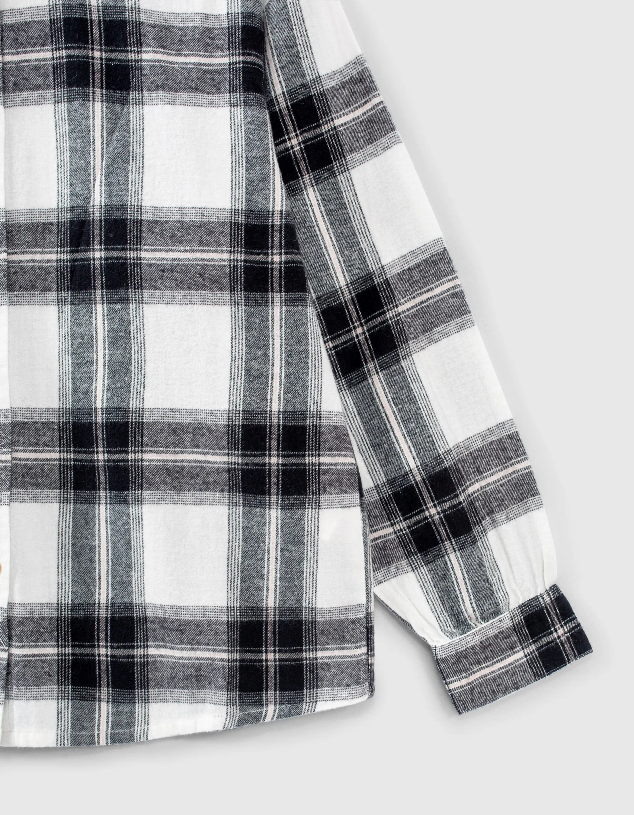 Chemise blanc cassé motif carreaux noirs fille 