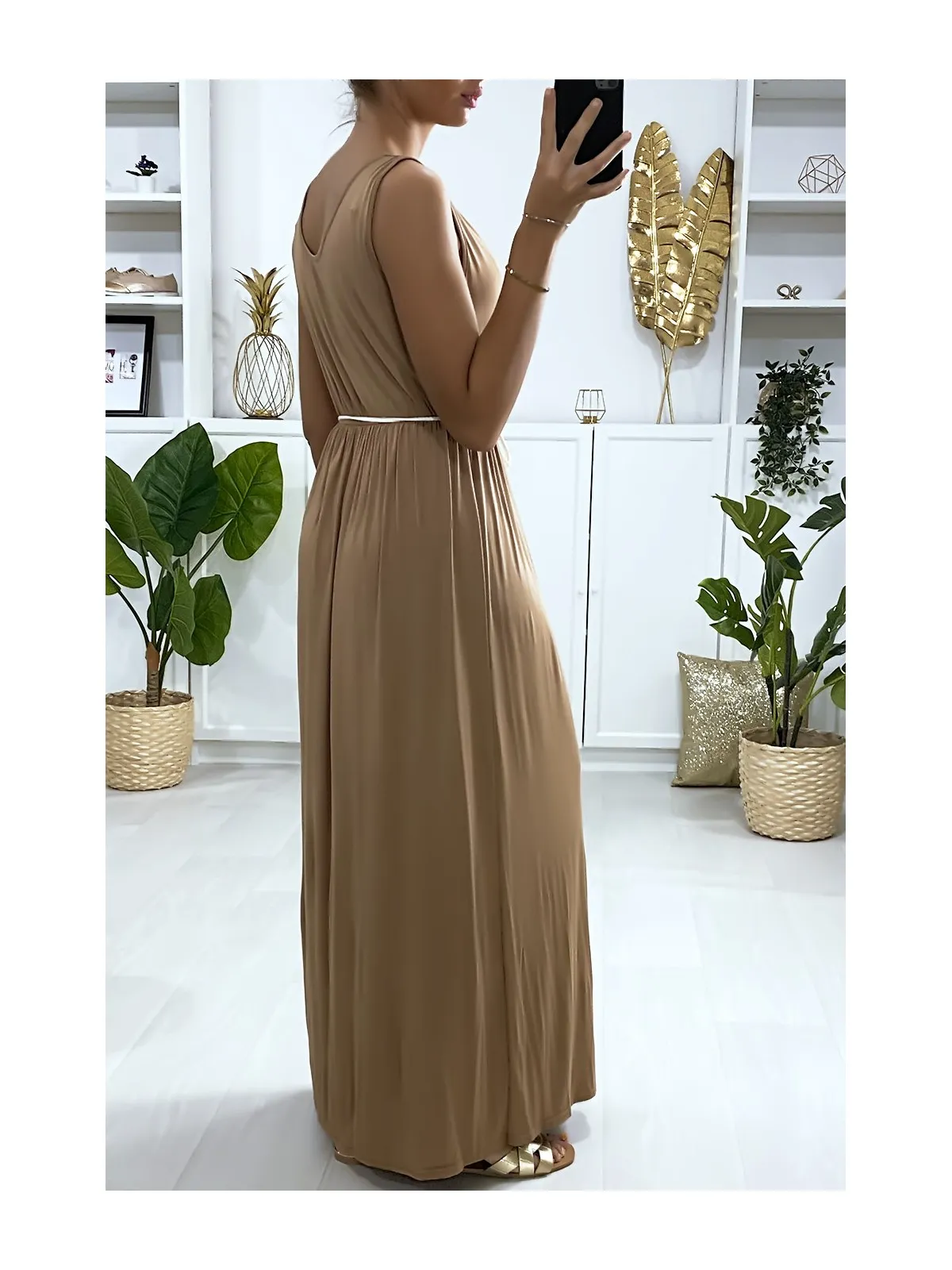 Longue robe croisé en camel avec ceinture en cordon