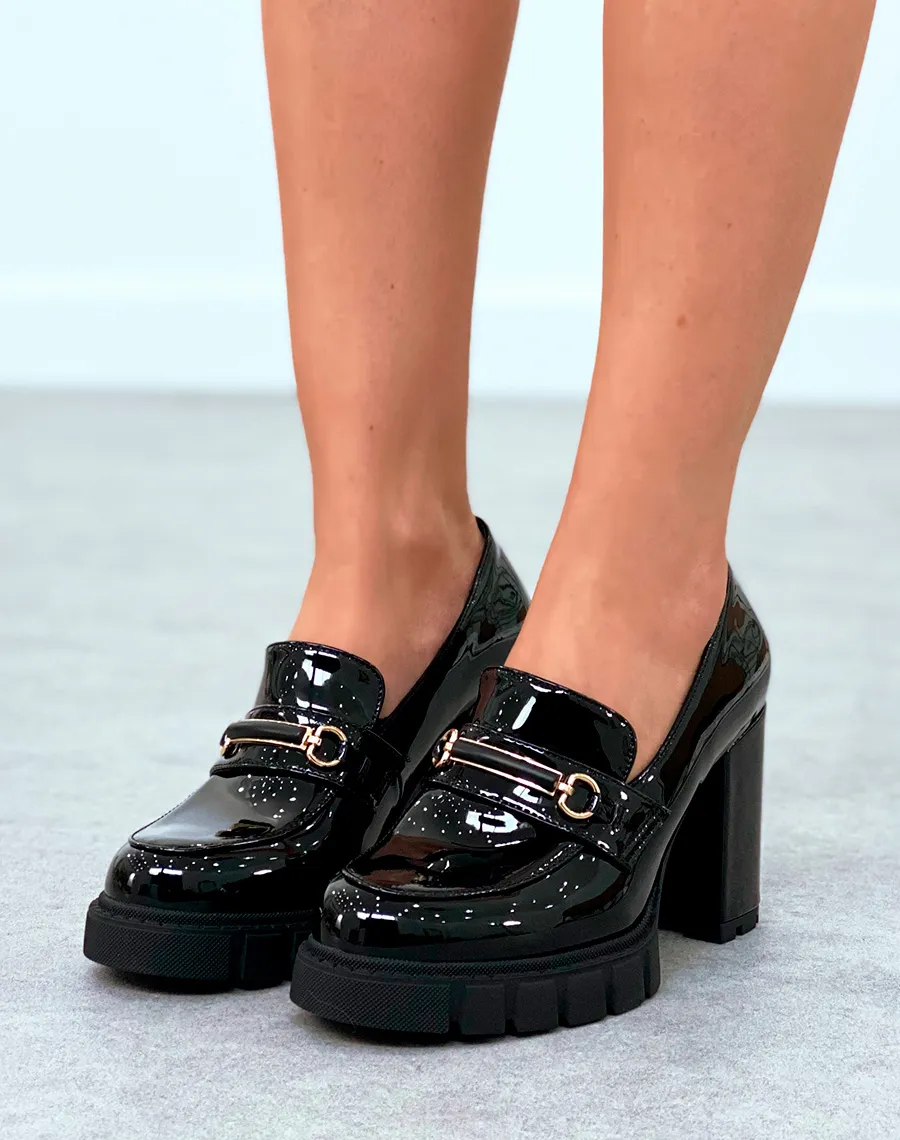 Mocassins noirs vernis à talon haut crantée et à détail doré